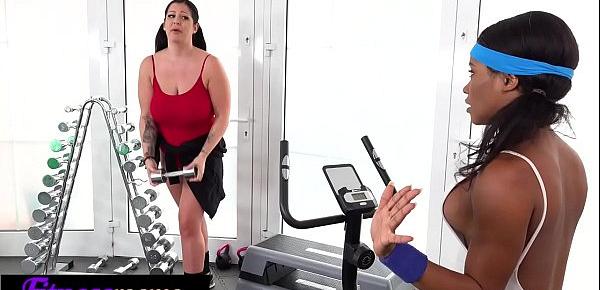  Fitness Rooms Ebony UK gym bunny Kiki Minaj licks busty babe Anissa Jolie